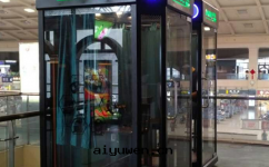 迷你KTV機(jī)里(lǐ)享受“录(lù)音(yīn)棚K歌(gē)”，免費與(yǔ)收(shōu)費双(shuāng)模式乐(lè)趣多(duō)